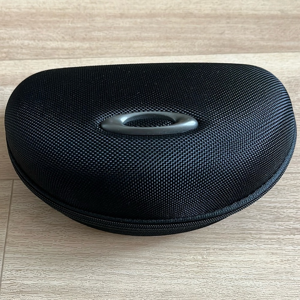 Oakley Radar Array Soft Vault Case - image 1